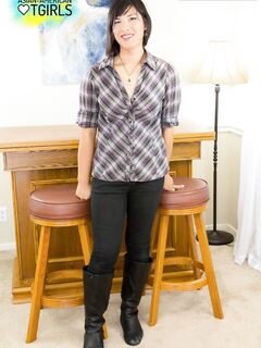AsianAmericanTGirls.com Natalie Chen Sets The Bar